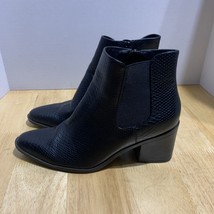 The Limited Kiki Zip Up Ankle Black Faux Snake Skin Boots Size 7.5 - $423.30 MXN