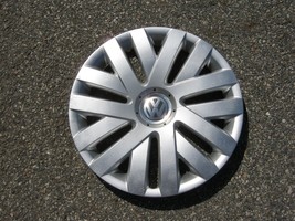 One genuine 2011 to 2014 Volkswagen Jetta Passat 16 inch hubcap wheel cover - £26.99 GBP