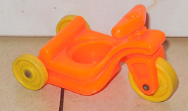 Vintage 80&#39;s Fisher Price Little People Orange Tricycle #656 FPLP - $195.60 MXN