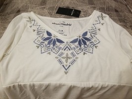 NEW Girls Abercrombie and Fitch 7/8  Tshirt Top White with Blue Embroide... - $13.12