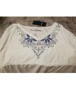 NEW Girls Abercrombie and Fitch 7/8  Tshirt Top White with Blue Embroide... - $241.78 MXN