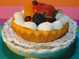 Faux Food Stage Prop Fruit Tart On A Dessert Stand Play Food Realistic Mtc New - £13.15 GBP