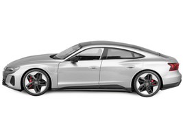 2022 Audi RS e-tron GT Silver Metallic w Sunroof 1/18 Diecast Car Bburago - $60.38