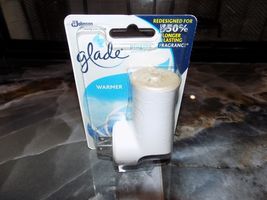 Glade PlugIns Scented Oil Warmer Holder - White NEW - $5.34