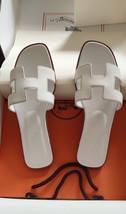 New HERMES White Leather Oran Flat Slides Free Shipping EU Size 36 US si... - €394,14 EUR New HERMES White Leather Oran Flat Slides Free Shipping EU Size 36 US si... - €394,14 EUR