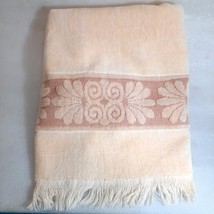 Vintage Cannon Monticello Bath Towel Fringed Sculptured cream shell Yell... - $11.00