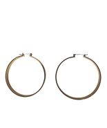 Vintage GUESS Gold Tone Hoop Earrings Engraved Logo Statement Jewelry Y2... - $650.02 MXN