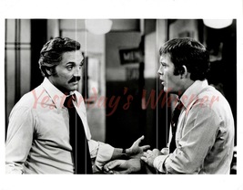 C359 Vintage PHOTO Hal LINDEN and Max GAIL in BARNEY MILLER TV SERIES  - $9.99