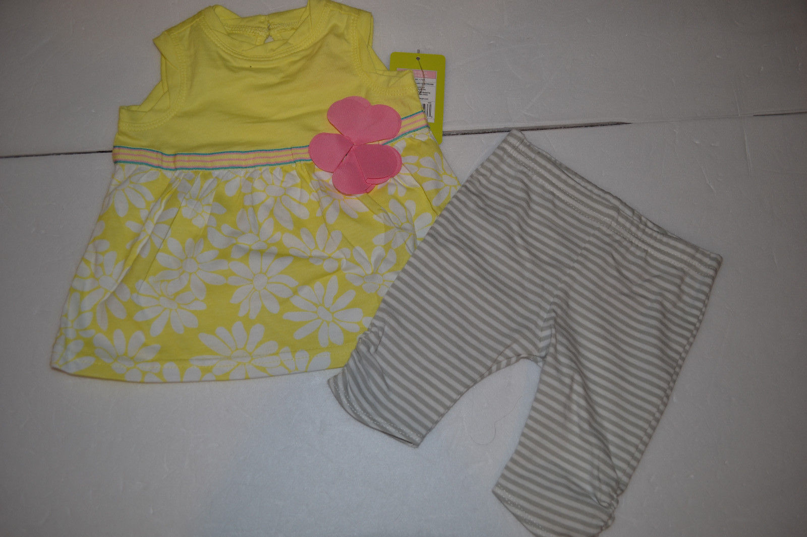 Infant  Girls Genuine Kids OshKosh 2 Pice Outfit SIZE  NB OR 3M  NWT NEW   - £9.58 GBP