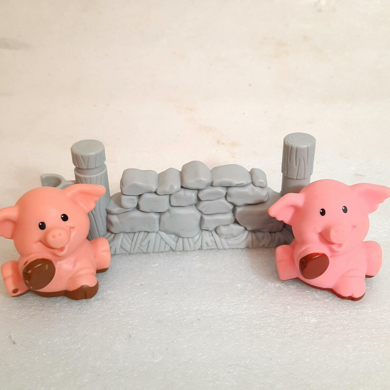 Fisher Price Little People Baby Pig Piglet Mud Farm Animal & stone fence gate - $11.00