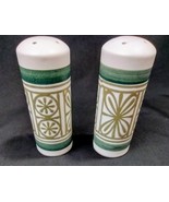 vintage salt and pepper shakers - €15,63 EUR