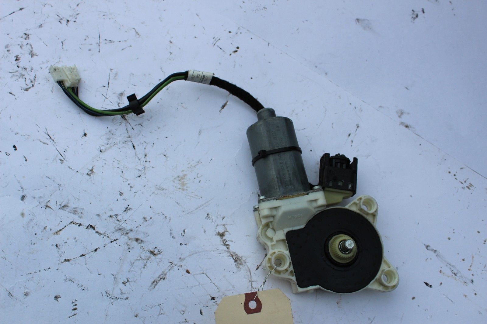2003-2006 MERCEDES E350  RIGHT FRONT WINDOW MOTOR R1845 - $46.63