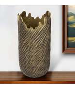 17&quot; Gold Abstract Aluminum Table Vase - $4,871.74 MXN