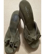 Sesto Meucci Suede Slip On Sandals Platforms Pea Green Women&#39;s sz 8 - $552.31 MXN