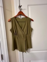 Women&#39;s Top Shirt (Color: Green) Brand: Vintage Suzie Size Medium V Cut ... - £19.74 GBP