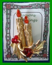Christmas PIN #0250 ART Double Candle &amp; Holly w/Red Berry Beads Goldtone... - £7.70 GBP