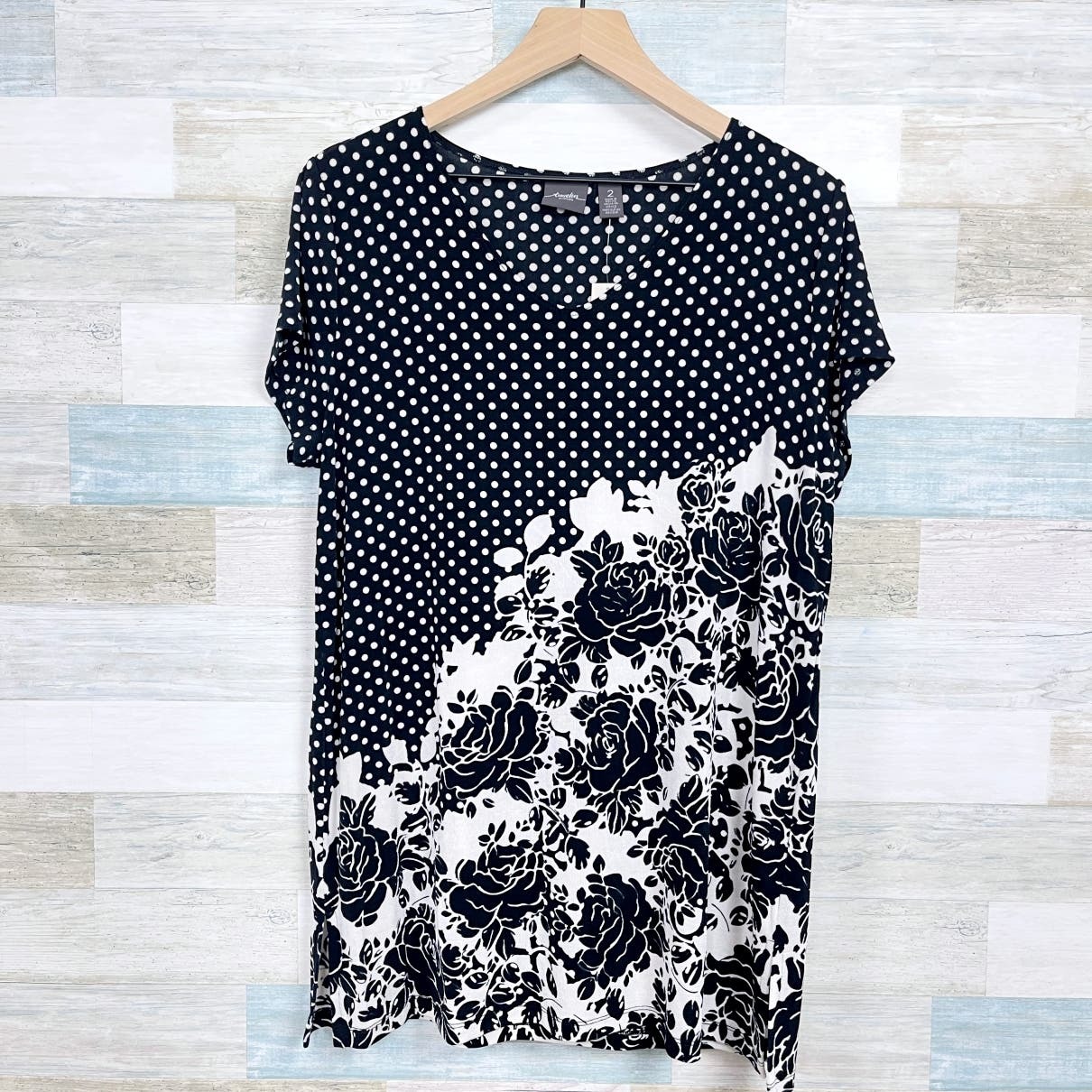 Primary image for Chicos Travelers Floral Dot Tunic Top Black White Short Sleeve Womens Large 2