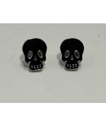 Fashion Jewelry Black Skull Silver Back Pierced Earrings New! - £4.28 GBP