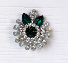 Vintage Green Clear Rhinestones Brooch pin silver tone 1.5&quot; H flower shaped - £15.65 GBP