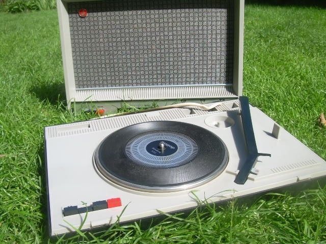Vintage Soviet Russian Ussr Picnic Record Player Amplifier Lyder 303 Beautiful - $247.49
