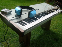 VINTAGE SOVIET USSR ELECTRONIC PIANO SYNTHESIZER ELEKTRONIKA EM17 VENTA - £477.88 GBP