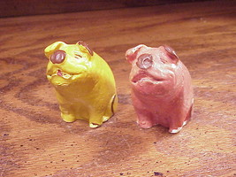 Chalk Yellowstone Park Souvenir Pigs Salt and Pepper Shakers, Vintage, Old  - £7.01 GBP