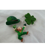 Vintage St. Patricks Day Brooch Plastic HALLMARK SHAMROCK HAT LEPRECHAUN... - $14.17 CAD