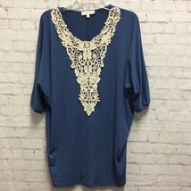 Umgee Womens Tunic Top Blue Ivory 3/4 Sleeve Embroidered Lace Neckline Knit S - £15.81 GBP