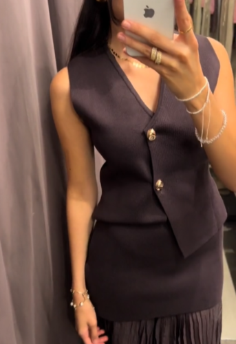 ZARA BNWT 2024. BROWN PLAIN KNIT TOP VEST GOLD BUTTON. 4192/015