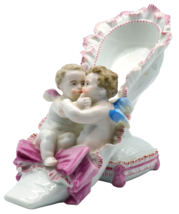 Antique German Meissen Porcelain Figurine Kissing Cherubs / Angels in a Shoe - £313.44 GBP