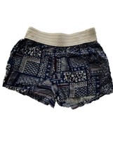 Derek Heart Juniors Women’s Shorts Blue Paisley Size Medium Pockets Elastic - $12.19
