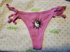 Rue 21 Women&#39;s Thong Panties MEDIUM Strappy Sides Pink Yin Yang Sun - £7.72 GBP