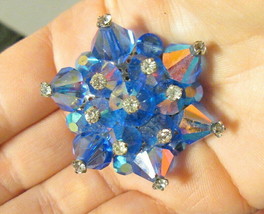 Vintage Blue AB Beaded Cluster Brooch Pin Unsigned Beautiful Colors  Wired  - £17.24 GBP