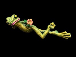 Metal Frog Mini Figurine Pewter Female Flowers 2&quot; Sunbathing Love - $223.67 MXN