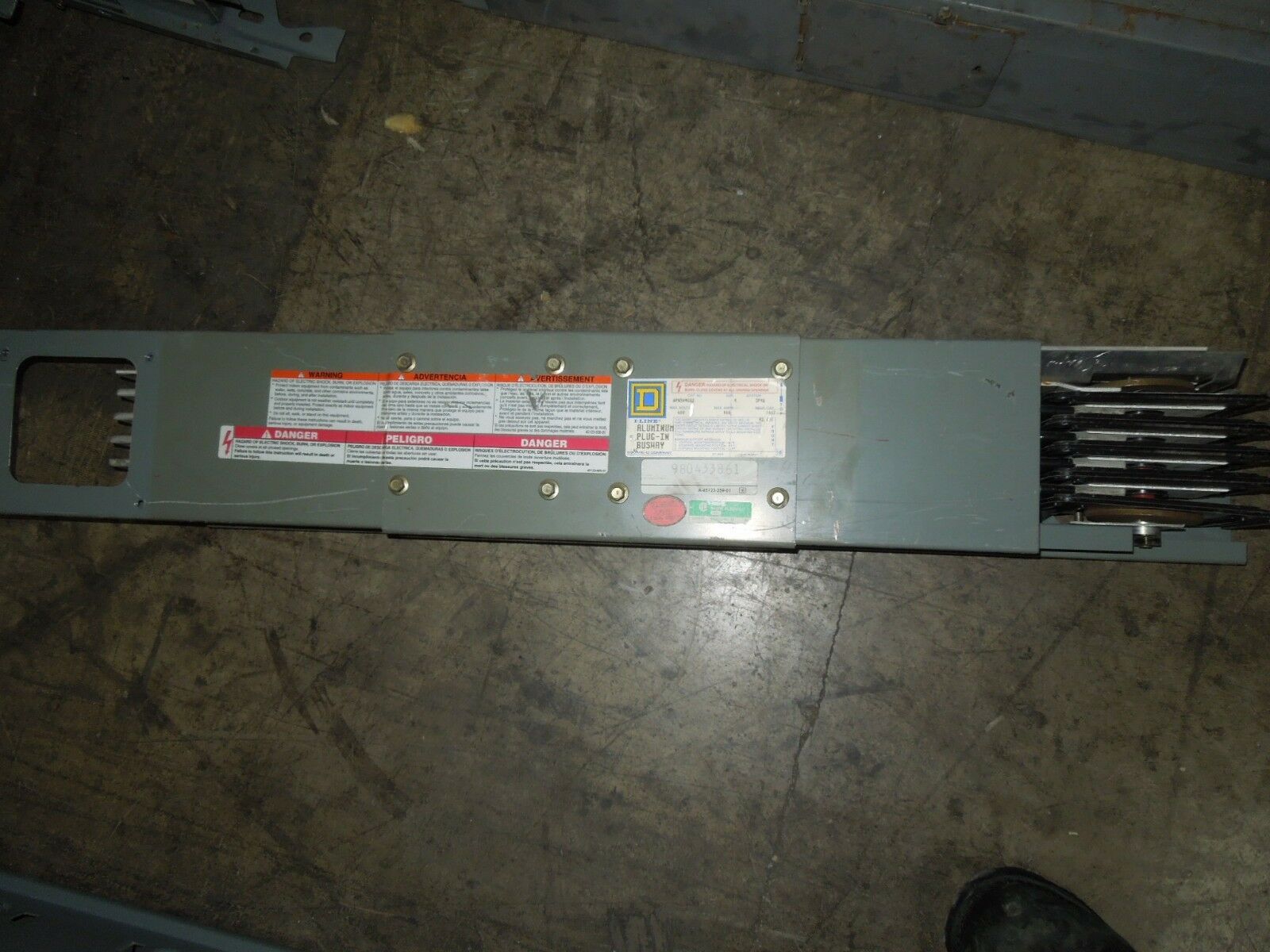 Square D I-Line APH504G32 32" Aluminum Plug-In Busway 400A 3ph 4W 600V Used - $150.00