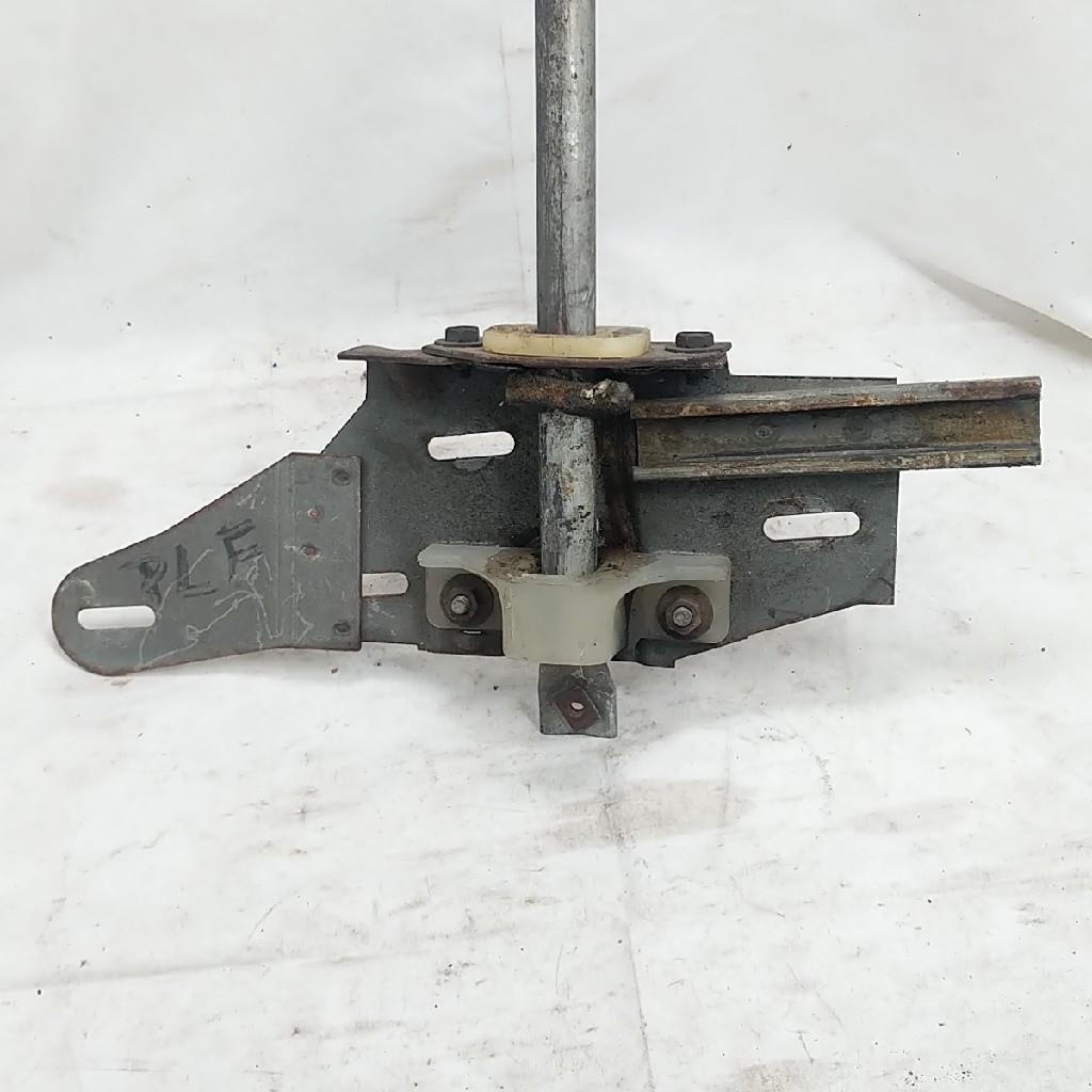 GM 1968-72 A Body Chevelle Tempest Buick Special RH Front Window Regulator Track Item image 2