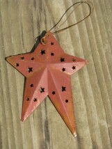 WD1382R - Red Metal Star Christmas ornament - £1.55 GBP