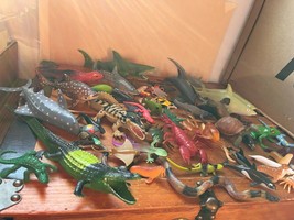 Large Lot Vintage to Now Rubber Plastic Sea Life Sharks Octopus Lobster Crabs - £15.14 GBP