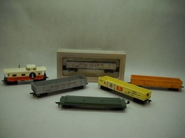 Vintage Set Of Train Cars 2 Att 1 Tyco 1 Pa Il Central Gulf Caboose 1 Trailer - £24.34 GBP
