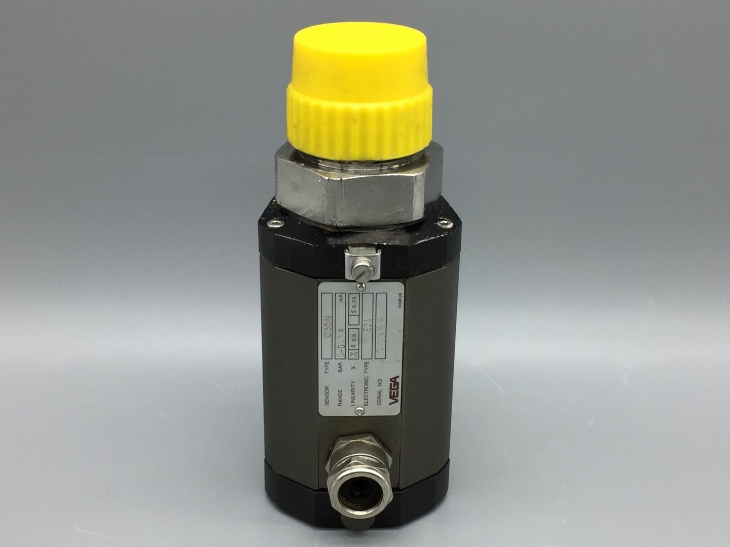 Vega D35N-0,1-E24 Pressure Transmitter 1-1/2&quot;NPT - $122.00
