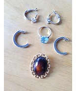 lot of vintage mixed jewelry 2 pairs earrings ring and scarf pin holder - €8,52 EUR