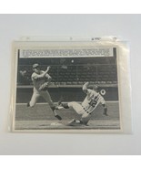 1972 Newspaper Press Photo Tiger Duke Sims Out in a Play Fielded by Fran... - €13,12 EUR