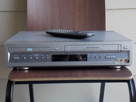 Sony SLV-D100 DVD/ VCR Combo Player VHS Recorder with Remote Works! - £78.17 GBP