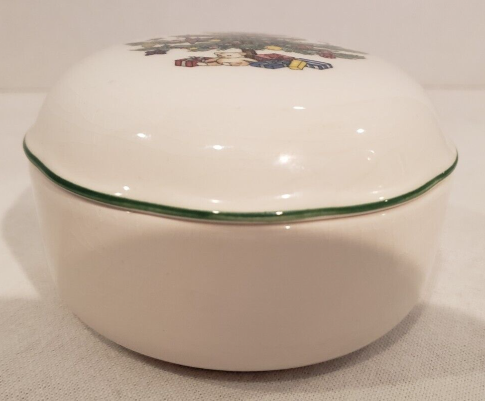 Primary image for CHRISTMAS TREE TRINKET CANDY DISH with LID - PRESENTS & MISTLETOE - NIKKO JAPAN
