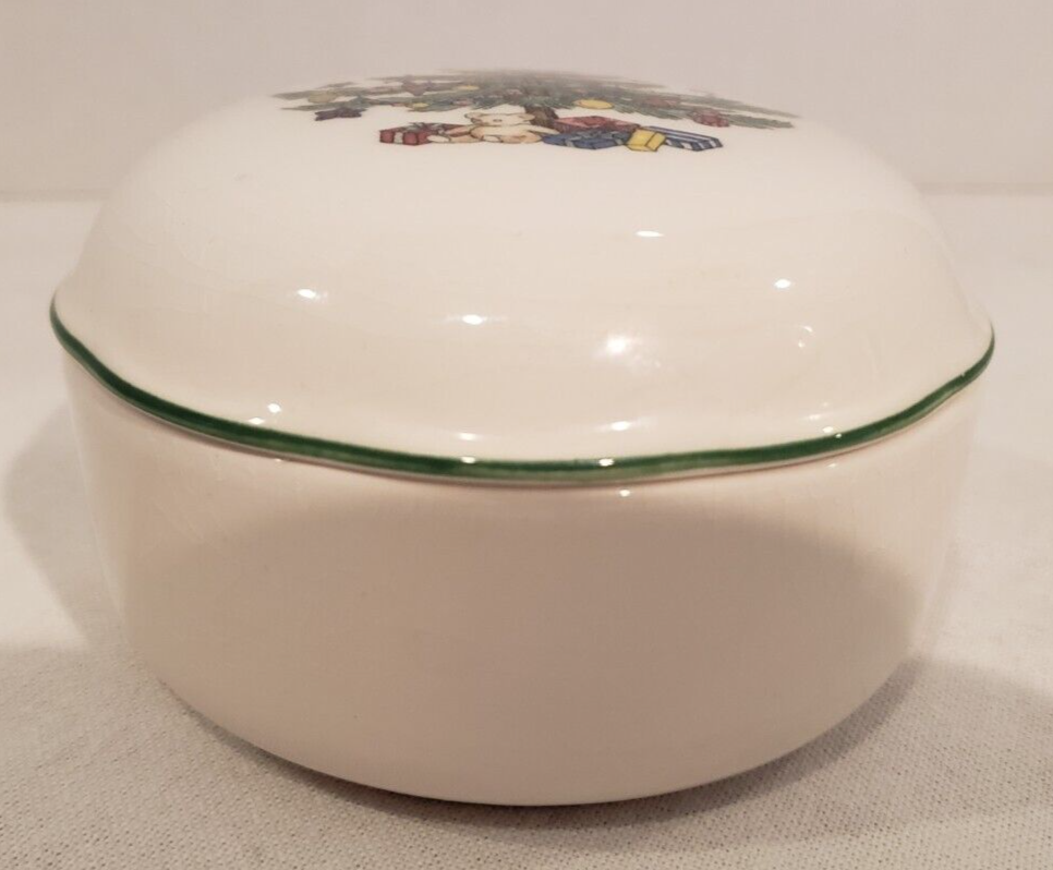 CHRISTMAS TREE TRINKET CANDY DISH with LID - PRESENTS &amp; MISTLETOE - NIKK... - $8.49