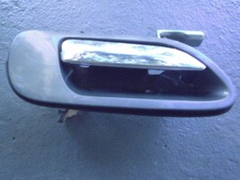 1996 1997  CONTINENTAL RIGHT REAR DOOR HANDLE Pewter Gray TT - $98.01