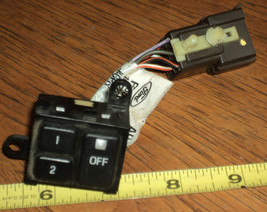 1995-1997 Lincoln Continental >< Memory Seat Position Switch >< Driver's Door - $9.98
