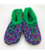 Snoozies Men&#39;s Slippers Christmas Packages Design with Green Bow  Large ... - £10.18 GBP