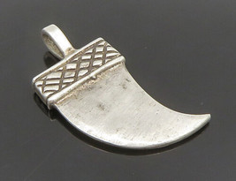 925 Silver - Vintage Curved Pointed Abstract Pattern Detail Pendant - PT20351 - £30.99 GBP