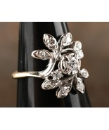 *14k White Gold Natural Diamond Flower Ring Size 6.5 - $8,284.57 MXN